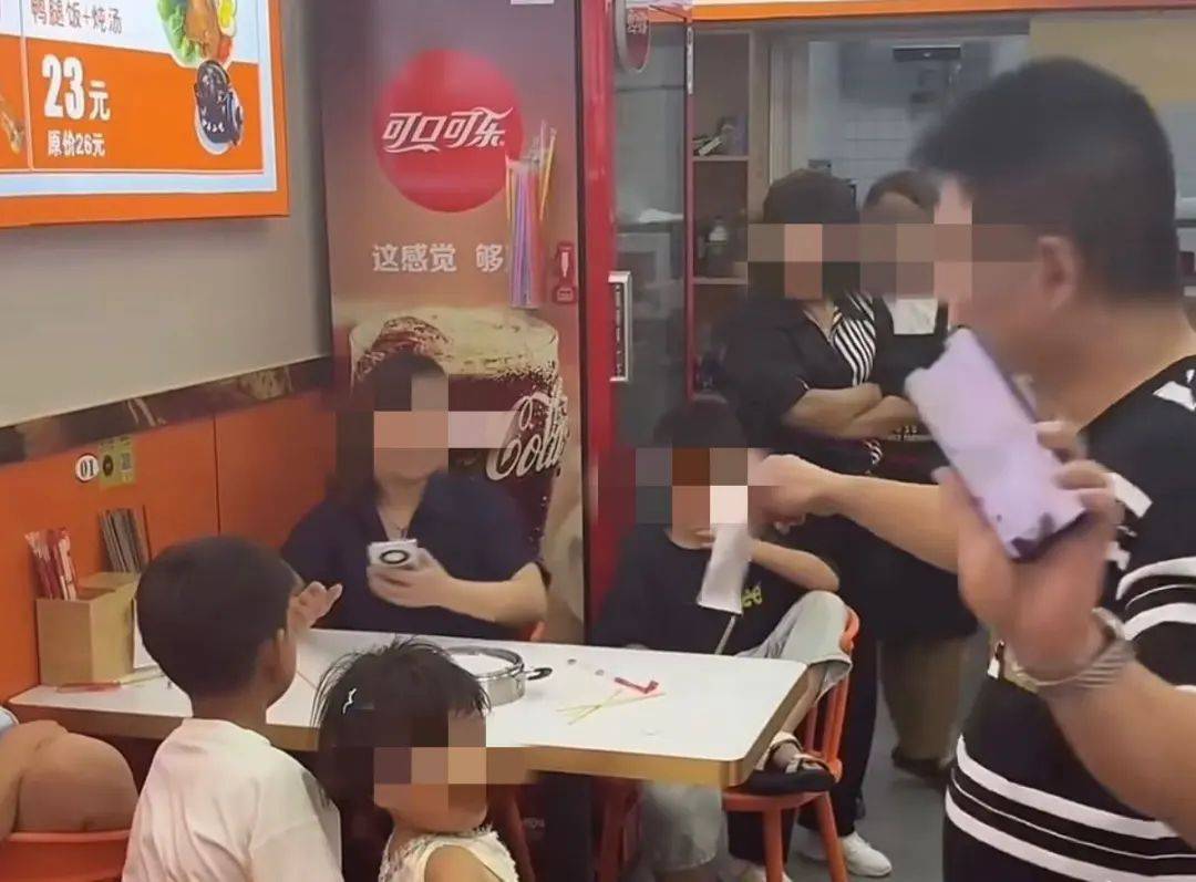 皇冠信用網如何注册_三名女子和四个孩子点一碗面皇冠信用網如何注册，多次免费续面被拒后女子连续给出2个差评！老板：不同意和解，将重新调整续面规则