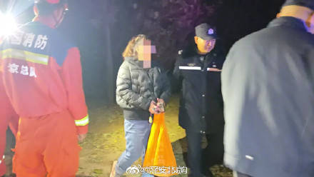 尤文图斯 vs 里斯本竞技_北京门头沟区一对夫妻登山观赏红叶尤文图斯 vs 里斯本竞技，妻子在下山途中迷路失联